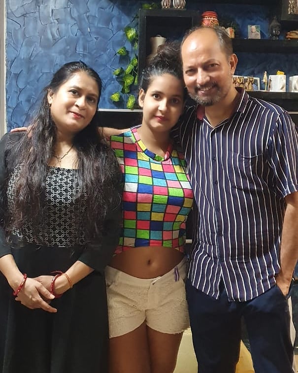 Ridhima-Tiwari-with-parents